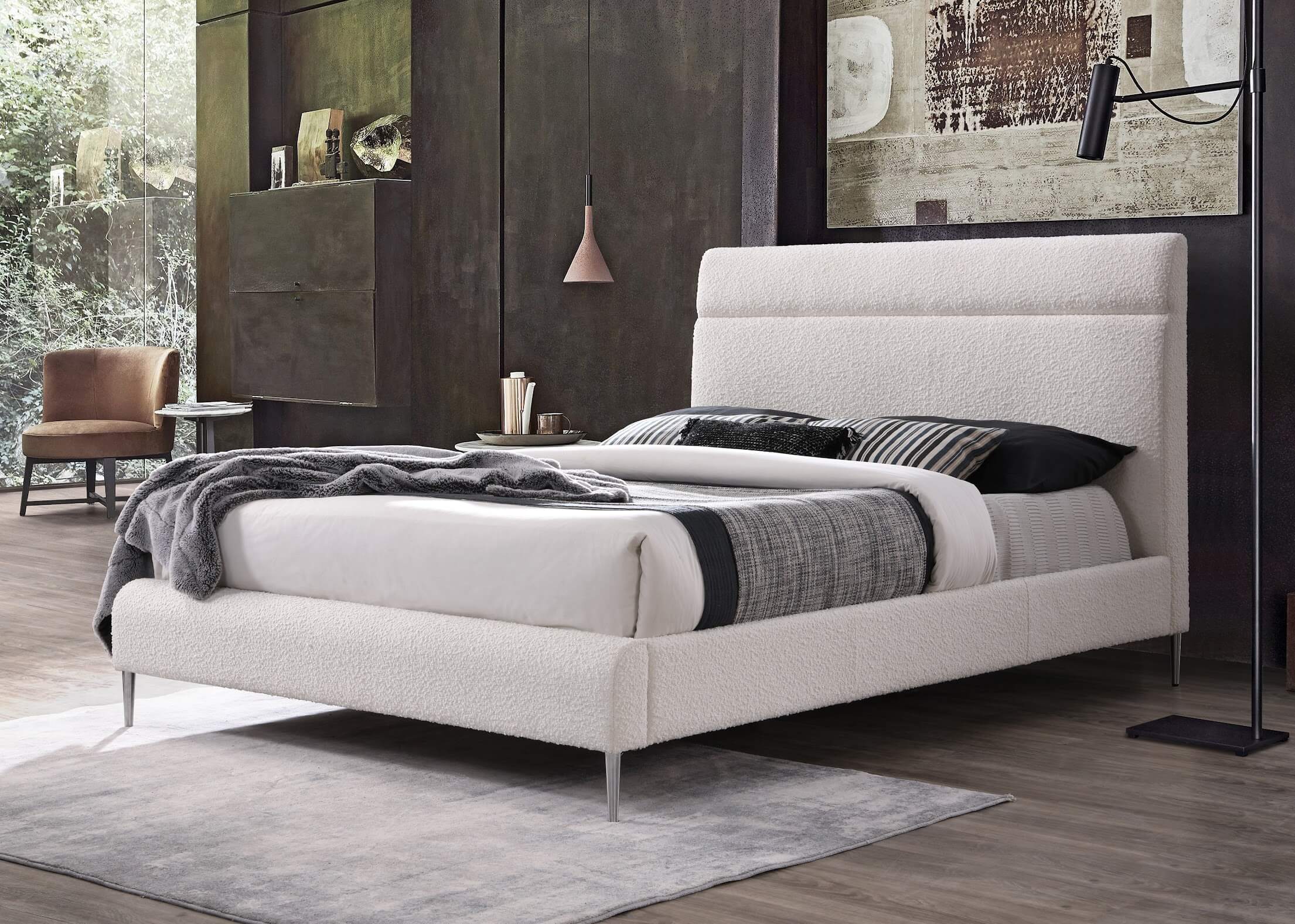 Windsor Bed: Elegant White with Silver Legs